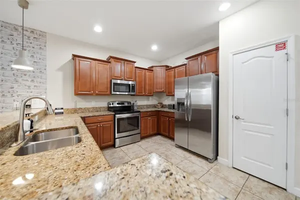 1416 MOON VALLEY DR, Davenport, FL 33896