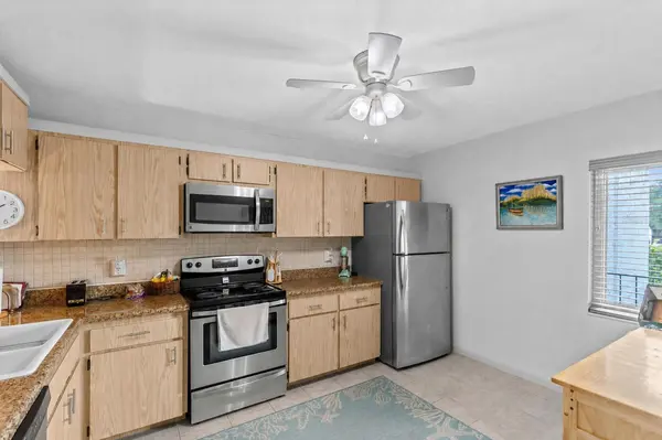 11 ESCONDIDO CIR #102, Altamonte Springs, FL 32701