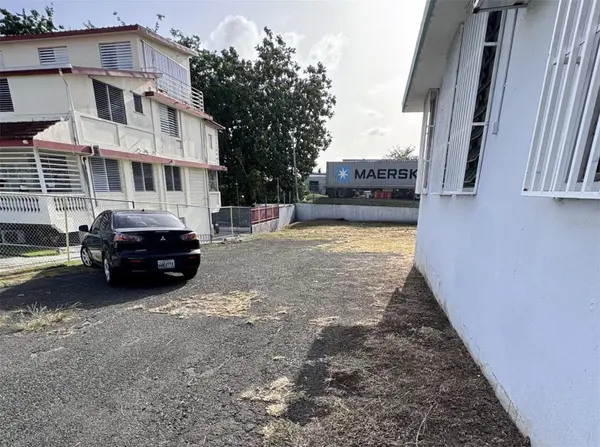 2 ESTEBAN QUINTANA ST, Guaynabo, PR 00966