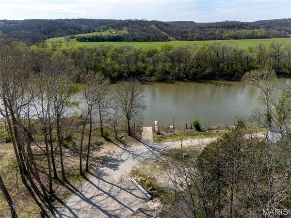21582 Private Drive 8496, Newburg, MO 65550