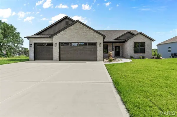 2950 Bluff Ridge CT, Maryville, IL 62062