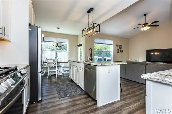 7987 Matterhorn Canyon RD, Caseyville, IL 62232