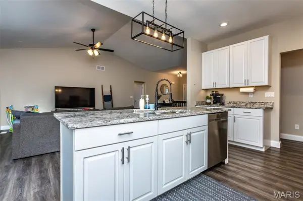 7987 Matterhorn Canyon RD, Caseyville, IL 62232