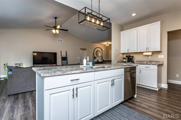 7987 Matterhorn Canyon RD, Caseyville, IL 62232