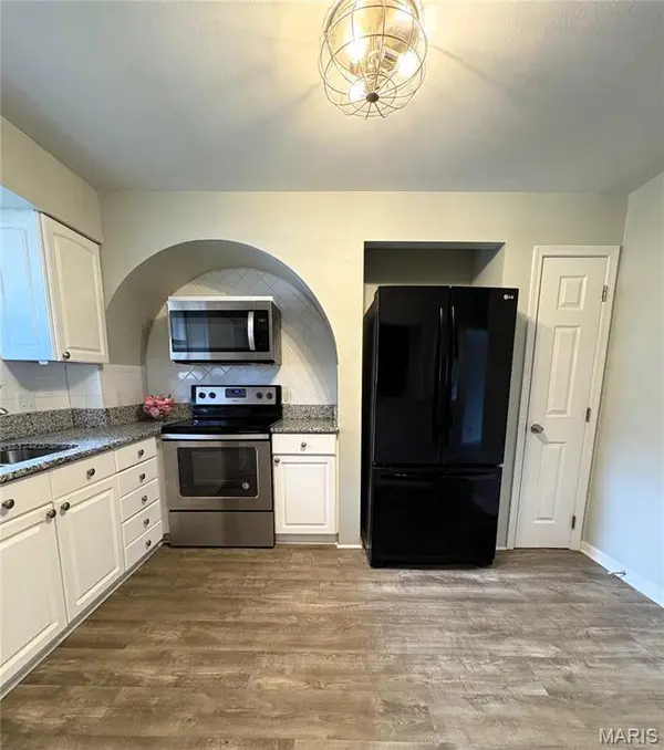 4243 Forest De Ville DR, Oakville, MO 63129