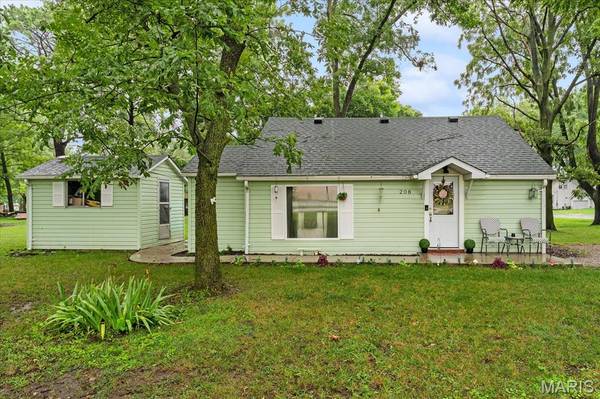 208 S Walnut ST, Freeburg, IL 62243