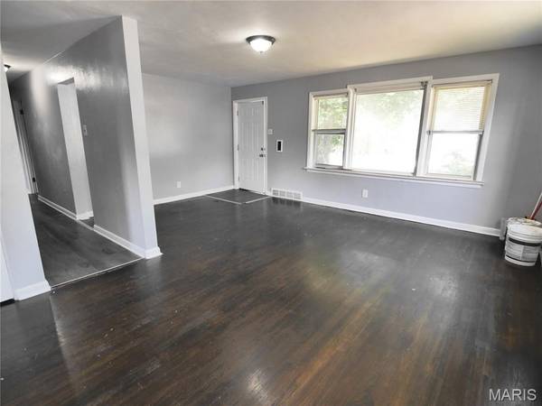8334 Carl AVE, St Louis, MO 63136