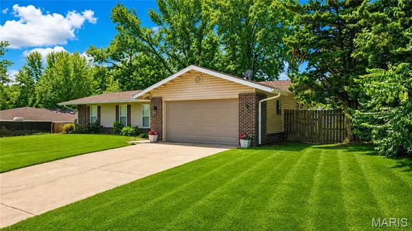 4 W Cheshire DR, St Charles, MO 63303
