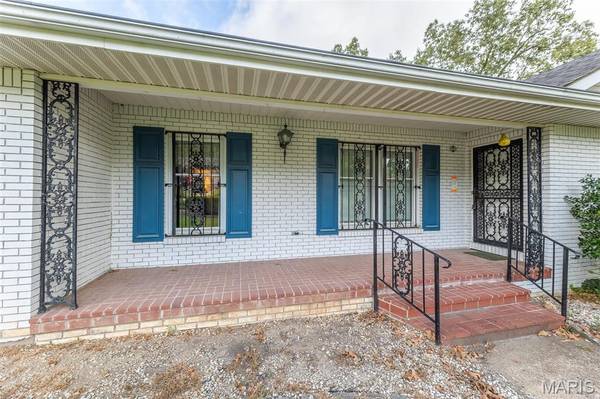 949 Robin LN, Poplar Bluff, MO 63901