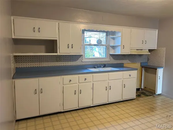 1601 Foster DR, Belleville, IL 62226