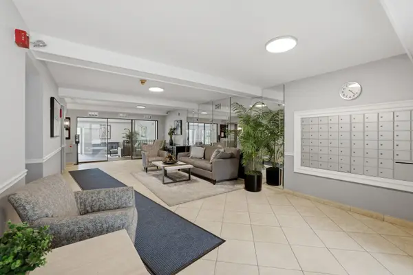 175 Lake BLVD #302, Buffalo Grove, IL 60089