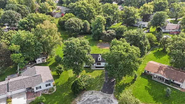 502 Hillside DR, Mahomet, IL 61853