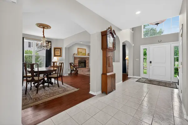 2560 Mc Duffee CIR, North Aurora, IL 60542