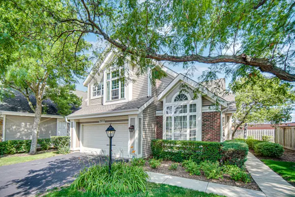 2033 N Evergreen AVE, Arlington Heights, IL 60004
