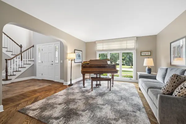 26w144 Houghton LN, Winfield, IL 60190