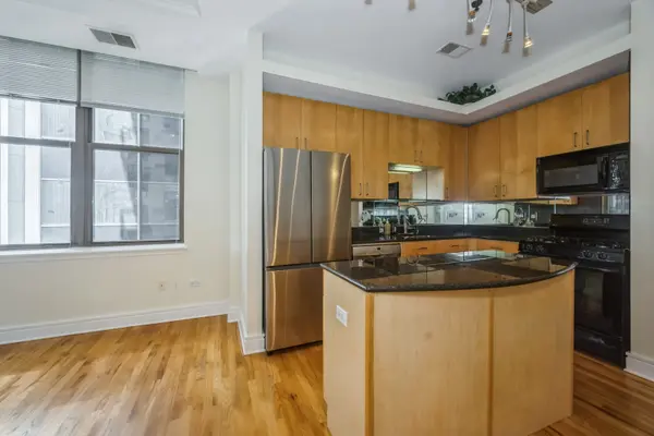 212 W Washington ST #1012, Chicago, IL 60606