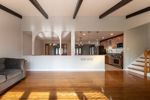 5639 N Manor LN, Norwood Park, IL 60631