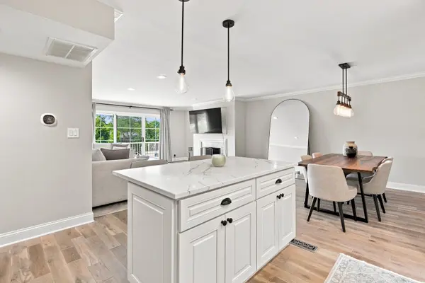 124 Carriage Way DR #209B, Burr Ridge, IL 60527