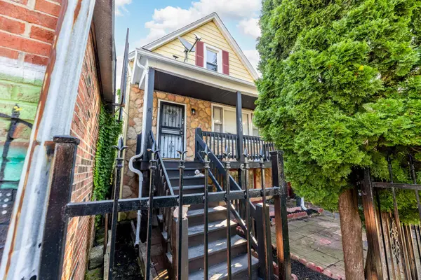 8333 S Baltimore AVE, Chicago, IL 60617