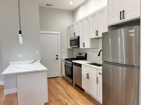 4121 W Montrose AVE #1, Chicago, IL 60641