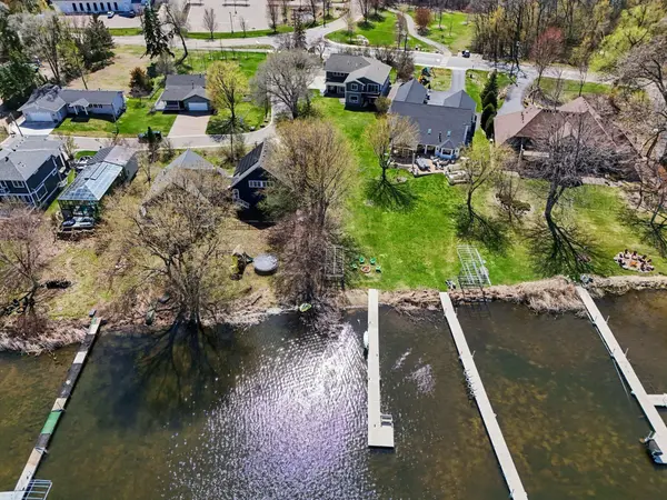 100 Peninsula RD, Medicine Lake, MN 55441
