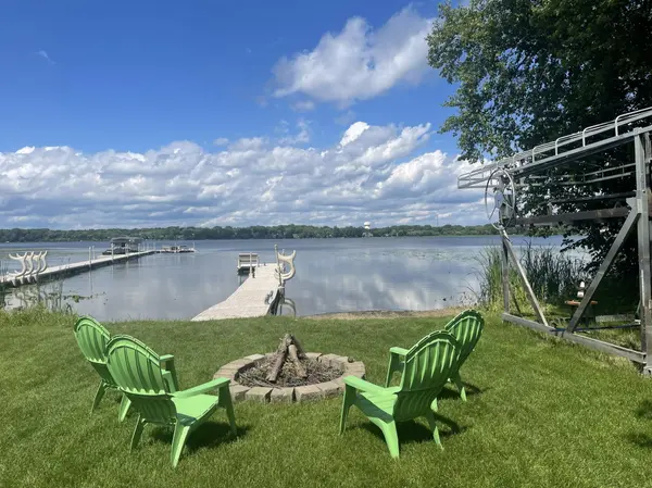 100 Peninsula RD, Medicine Lake, MN 55441