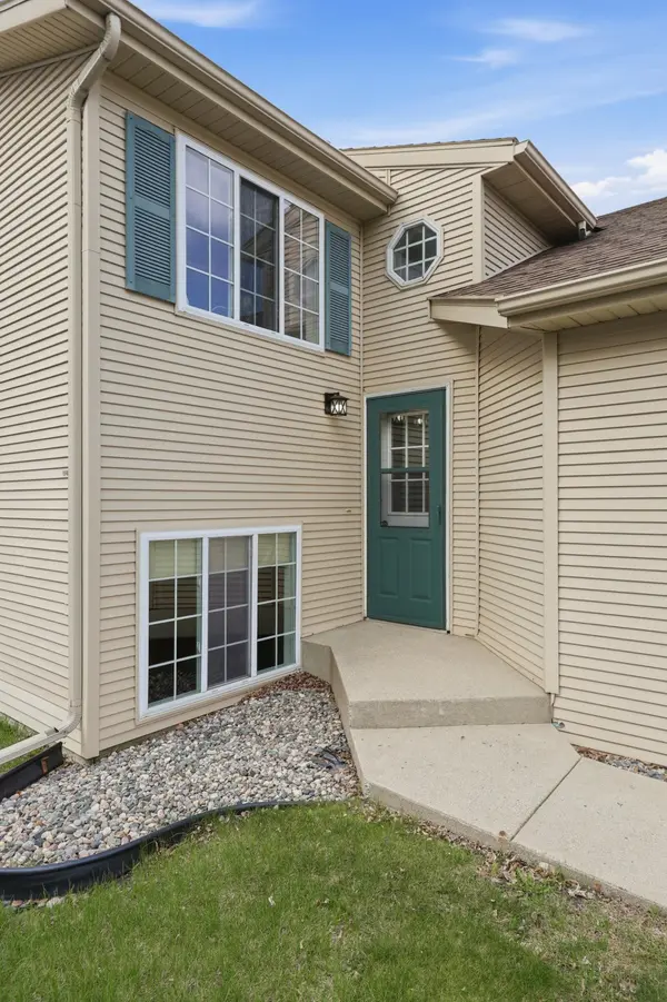 3982 33rd ST S, Fargo, ND 58104