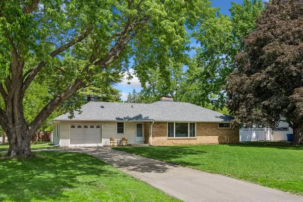 6 Mission LN, Minneapolis, MN 55420