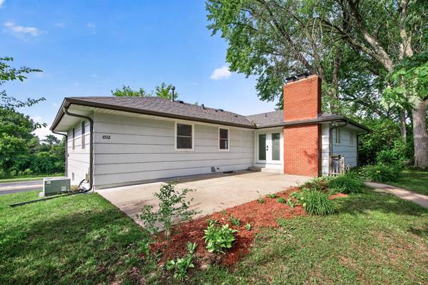 8912 Tretbaugh DR, Bloomington, MN 55431