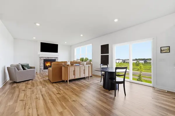 8807 Periwinkle BLVD, Woodbury, MN 55129