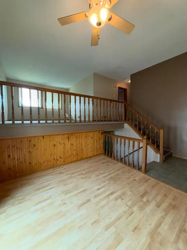 2635 Guthrie AVE N, Oakdale, MN 55128