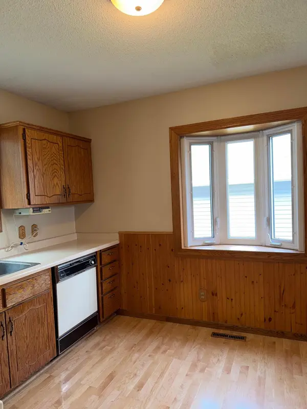 2635 Guthrie AVE N, Oakdale, MN 55128