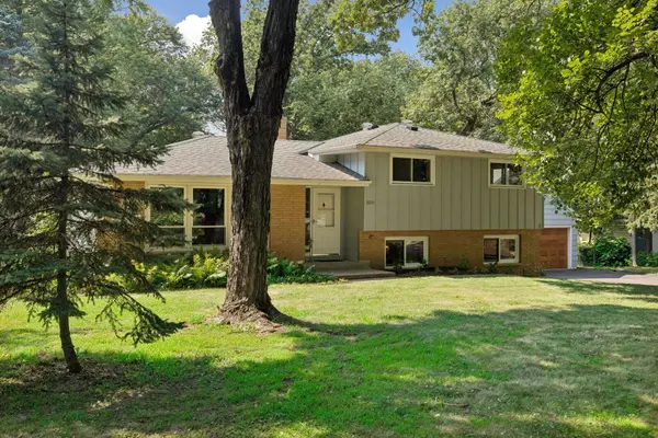 3535 Rustic PL, Shoreview, MN 55126