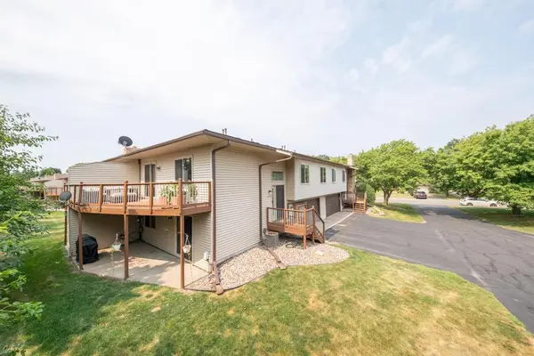 2309 Amberwood DR, Woodbury, MN 55125