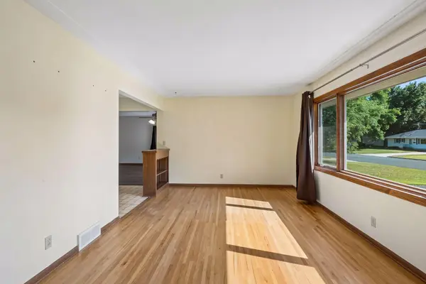 702 Madison ST S, Shakopee, MN 55379