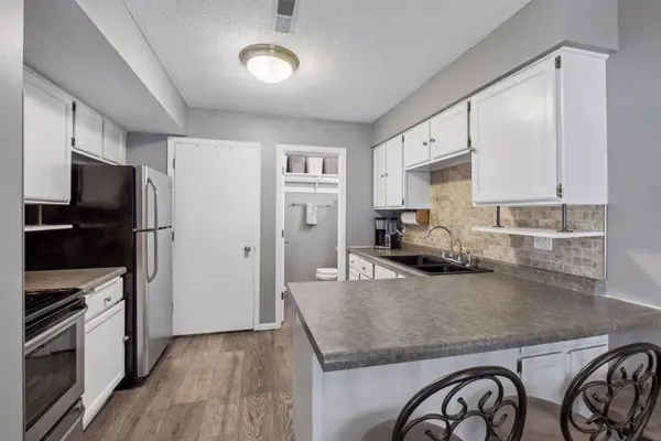 1748 Karis WAY, Eagan, MN 55122