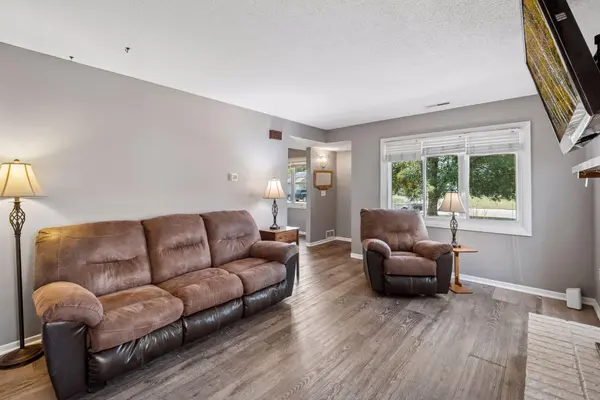 1748 Karis WAY, Eagan, MN 55122