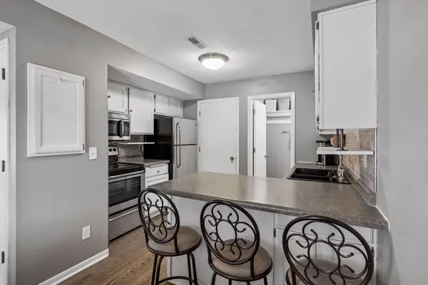 1748 Karis WAY, Eagan, MN 55122