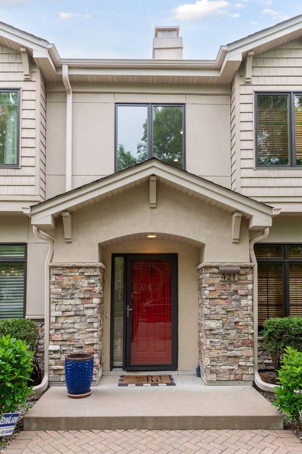 421 Willoughby WAY W, Minnetonka, MN 55305