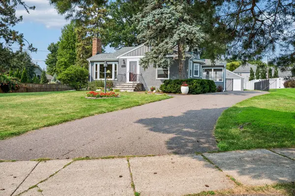 425 Turners Crossroad N, Golden Valley, MN 55422