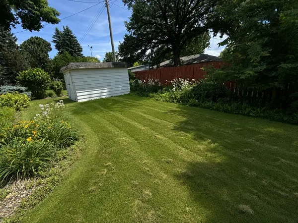 1709 Sunray AVE, Mankato, MN 56001