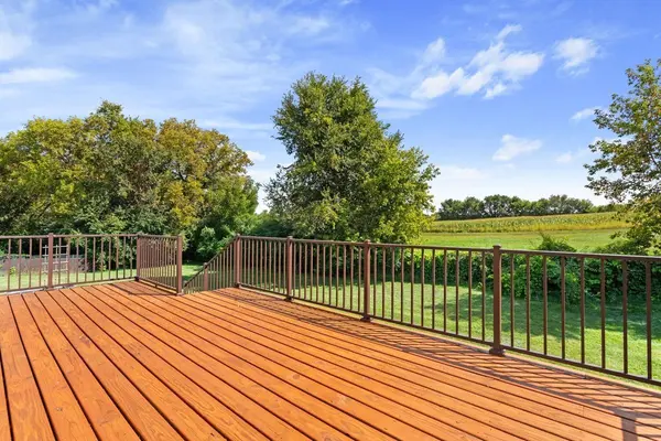 805 Pond View CT, Braham, MN 55006