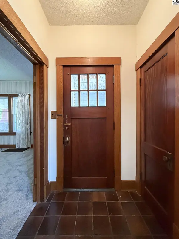 305 W 15th Ave, Hutchinson, KS 67501