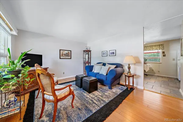 655 S Oakland ST, Aurora, CO 80012
