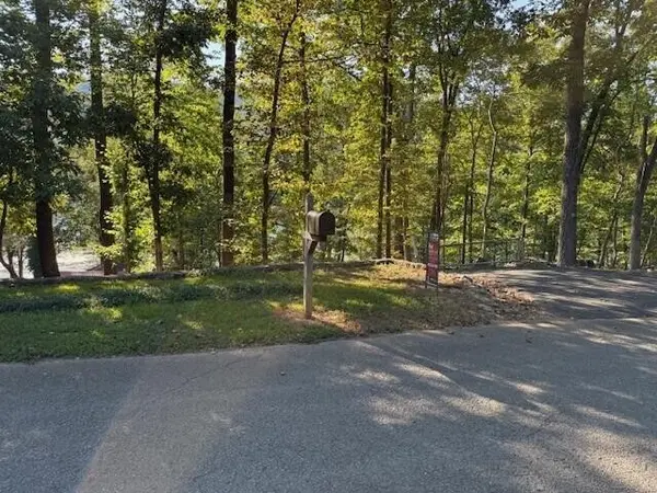 13 Mullins Cove Road, Whitwell, TN 37397