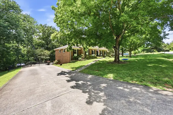 2824 Scenic Dr, Clarksville, TN 37043
