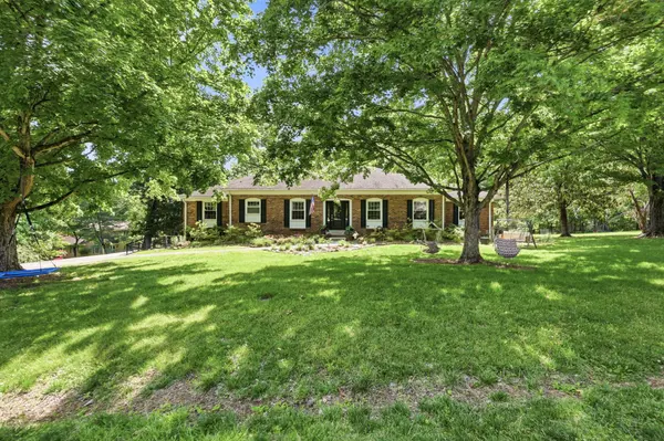 2824 Scenic Dr, Clarksville, TN 37043