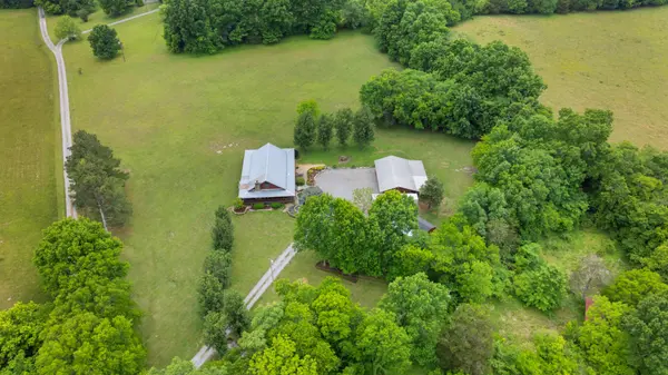 990 Bugscuffle Rd, Wartrace, TN 37183