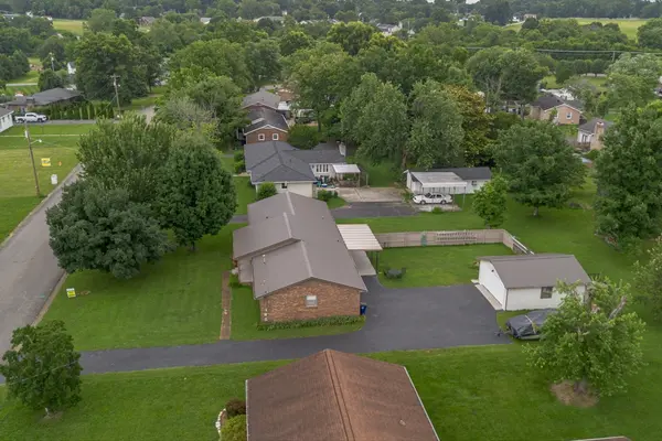 806 Brookhaven Cir, Shelbyville, TN 37160