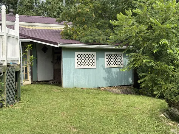368 Bishop Troutt Rd, Westmoreland, TN 37186